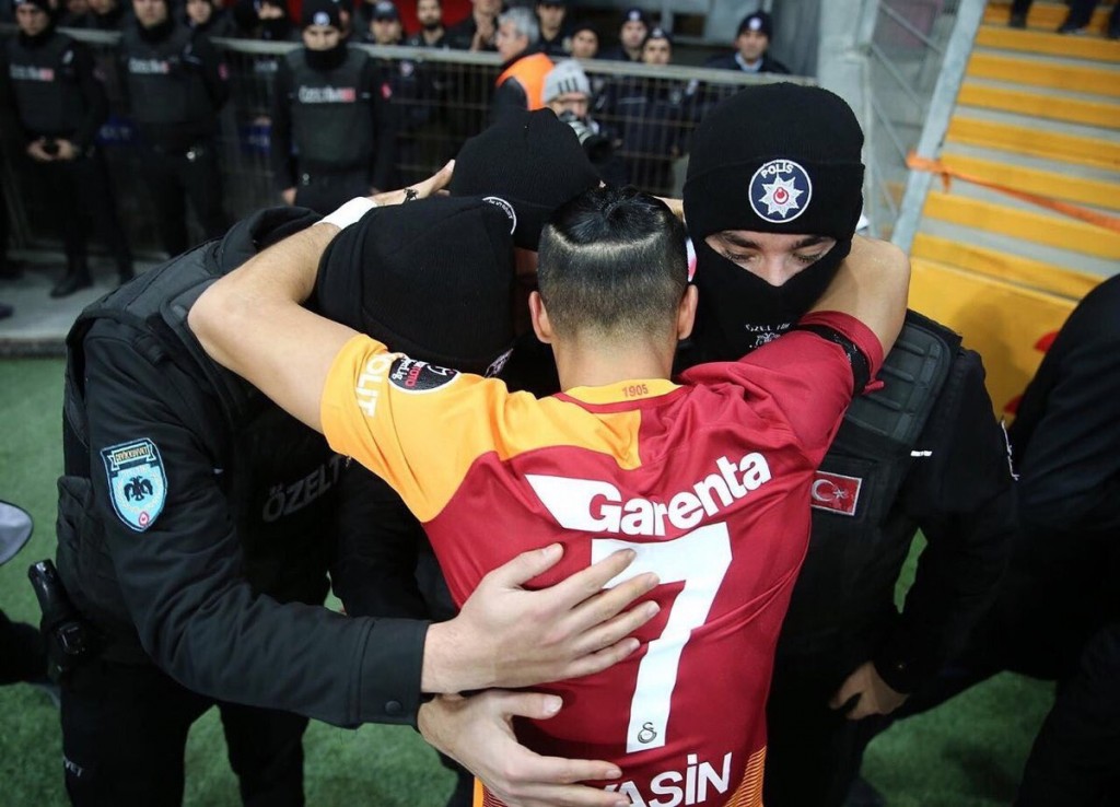 selim-c%cc%a7avus%cc%a7-polisler